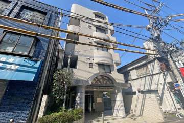 ライオンズマンション武蔵新城駅前の外観（南西側から）　