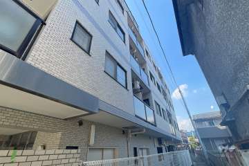 ライオンズマンション武蔵新城駅前の外観（東側から）　