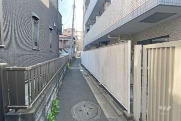敷地東側の前面道路　