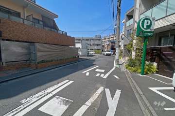 敷地東側前面道路（南側から）