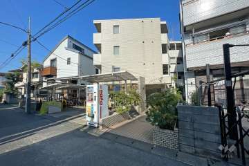 サカエフラット元住吉の外観（東側から）