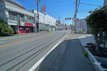 敷地北側の前面道路