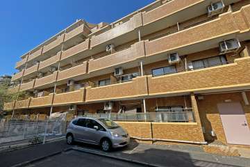 ライオンズマンション元住吉第5の外観（東側から）