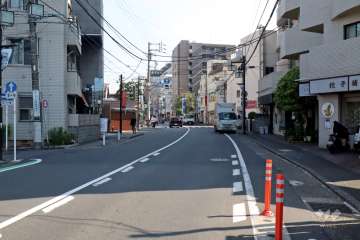 敷地北側の前面道路
