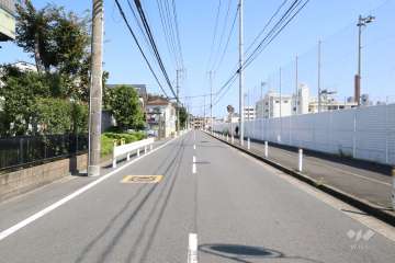 敷地南側の前面道路