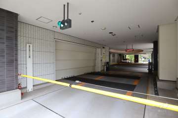 敷地内駐車場（タワー式立体）