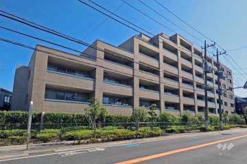 ジオイニシア武蔵小杉の外観(西側から)