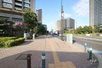 敷地東側の前面道路