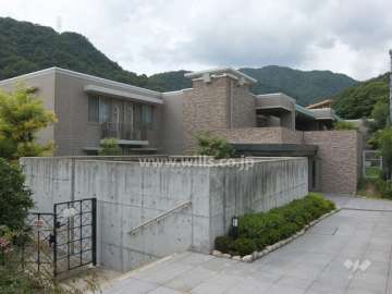 アーバンビュー芦屋山手A棟の外観（南東側から）