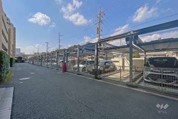 敷地北側にある敷地内駐車場（屋外機械式）