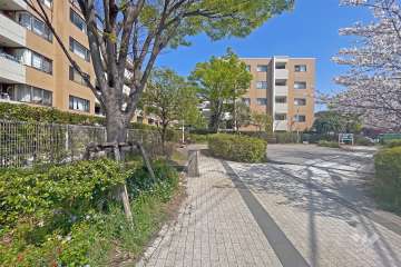 隣接する『上小田中１丁目公園』