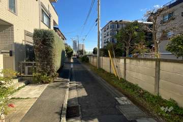 敷地北側の前面道路