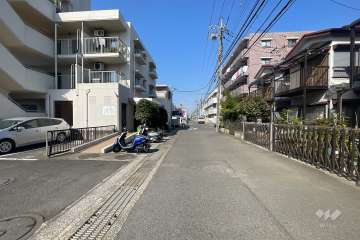 敷地北側の前面道路