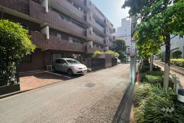 敷地南側の前面道路