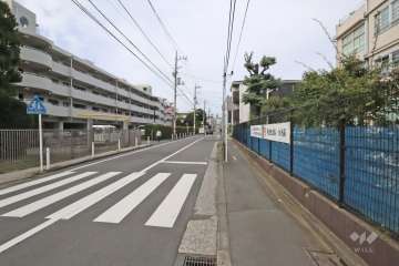 敷地北側の前面道路