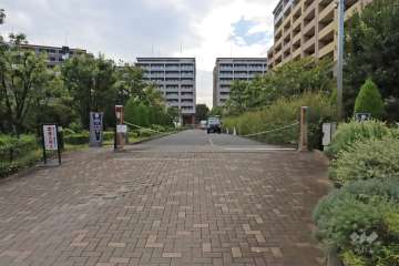 駐車場の出入り口（リングシャッター付き）