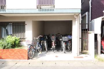 屋内に設けられた駐輪場