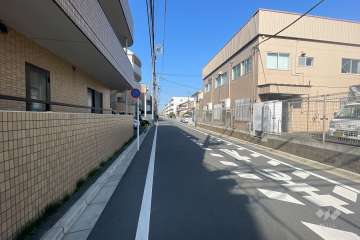 敷地北側の前面道路