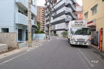 敷地南側の前面道路