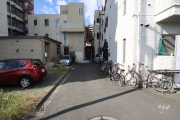 敷地南側の前面道路