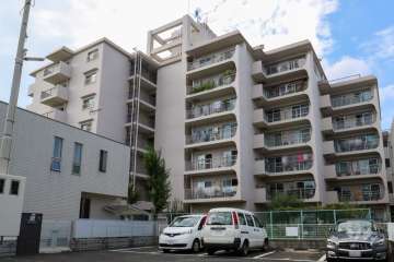 日商岩井武蔵小杉マンションの外観(南東側から)