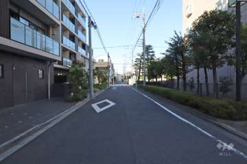 敷地西側の前面道路　