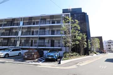 敷地北西側の前面道路（北東側から）