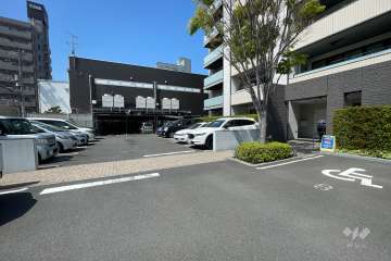 駐車場の出入り口