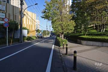 敷地北側の前面道路