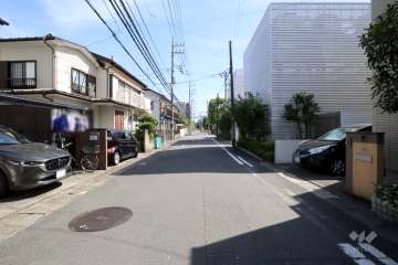 敷地北側の前面道路