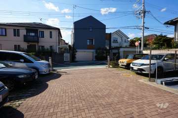 北側の敷地内駐車場（屋外平面式）
