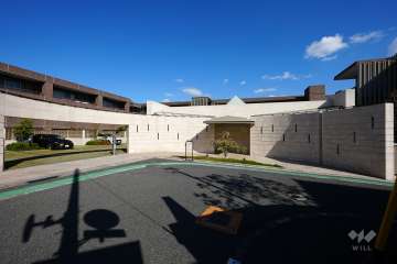 レジデンスコート夙川城山の外観（南西側から）