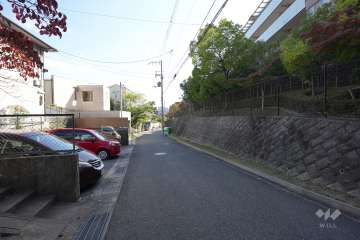 敷地東側の前面道路