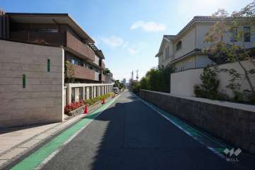 敷地西側の前面道路