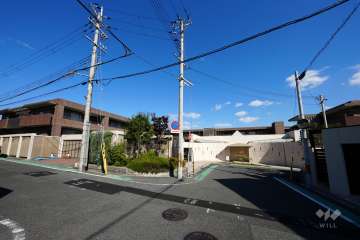 レジデンスコート夙川城山の外観（西側から）