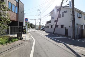 敷地北西側の前面道路
