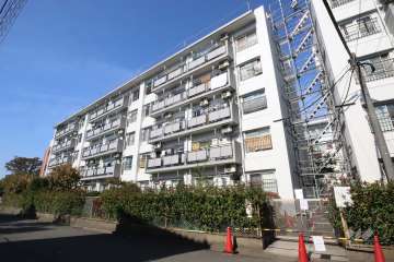 上平間住宅２号棟の外観(南東側から)