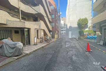 敷地北側の前面道路(東側から）