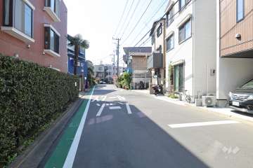 敷地北側の前面道路