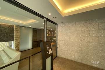 エントランスはオートロック付きです。