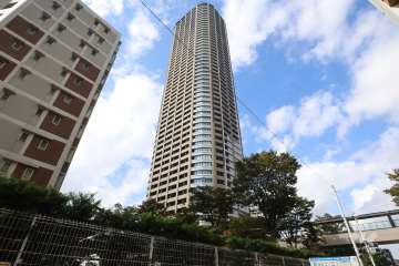 パークシティ武蔵小杉ザガーデンタワーズウエストの外観(南東側から)