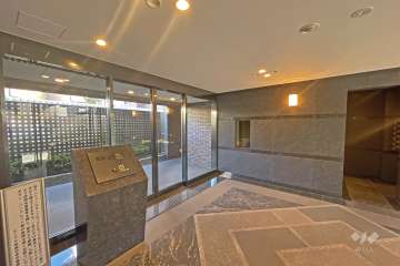 エントランスはオートロック付きです。