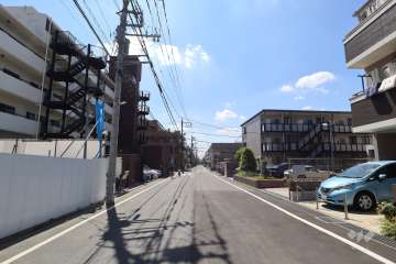 敷地北側の前面道路