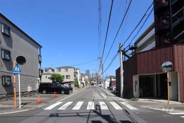 敷地北側の前面道路
