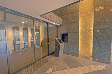 エントランスはオートロック付きです。