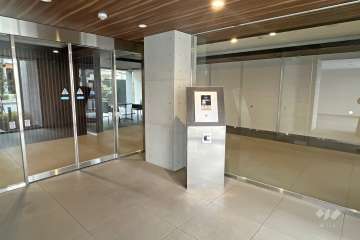 エントランスはオートロック付きです。