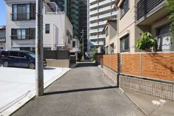 敷地東側の前面道路　