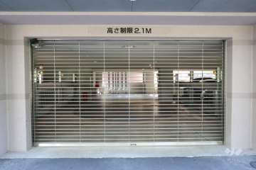 駐車場の出入り口（リングシャッター付き）