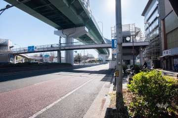 敷地東側の前面道路