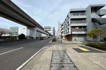 敷地南側の前面道路(東側から)